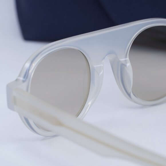 Loewe LW40020I 21E Round Sunglasses – Translucent White\\ Brown main image 5